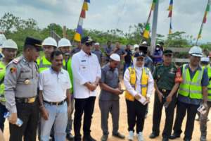 Bupati Madina Tinjau Pembangunan Jalan Tabuyung-Manuncang