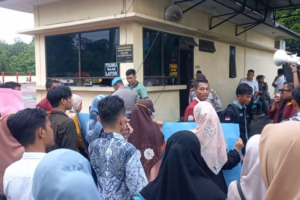 Demo di Polres, Mahasiswa Anggap Polisi Lemah Ke Penambang Emas Ilegal di Madina