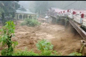 Banjir Bandang, Jembatan Desa Aek Baru Nyaris Putus