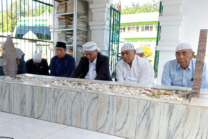 Sebelum Daftar ke KPU, Cabub Harun Ziarah Makam Ulama Terkemuka di Madina