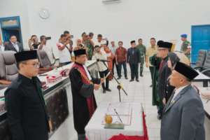 Ja’far Sukhairi Nasution Hadiri Pelantikan Erwin Efendi Lubis Sebagai Ketua DPRD Madina