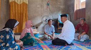 Jenguk Penderita Tumor, Saipullah Kasih Bantuan Biaya