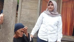 Atika Bawa Warga Sopobatu Berobat ke RSU Panyabungan
