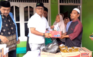 Paslon SAHATA Bantu Korban Kebakaran di Kelurahan Siabu