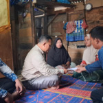 KKM Serahkan Zakat Rp 5 juta ke Korban Kebakaran di Siabu