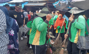 Bupati dan Wabup Pimpin ASN Gotong Royong Bersihkan Pasar Panyabungan