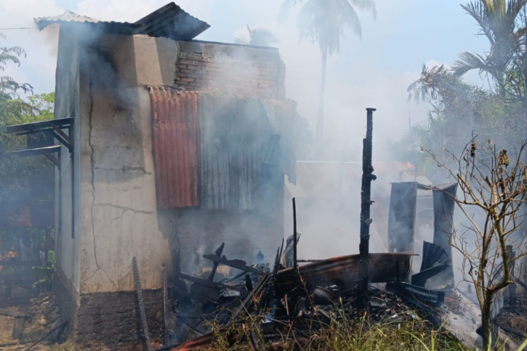 1 Unit Rumah Ludes Terbakar di Darussalam Panyabungann