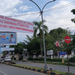Spanduk Misterius Muncul Dijantung Kota Panyabungan. “Saipullah Nasution Harus Mundur Dari Jabatannya”