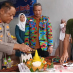 Tanpa Demo Bakar Ban, May Day di Madina Potong Tumpeng Bareng Polisi