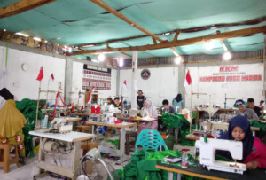 Kontribusi Kampoeng Kaos Madina dalam Industri Budaya dan Ekonomi Daerah