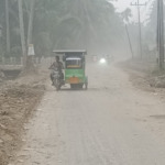 Kontraktor Rehab Jalan Adian Jior-Hutabargot Abaikan K3 Penyiraman Air Secara Berkala. Akibatnya Jalanan Dipenuhi Debu