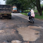 Ada Jalan Berlobang Parah Hanya 2 KM dari Rumah Dinas Bupati Madina