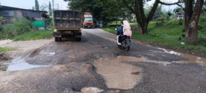 Ada Jalan Berlobang Parah Hanya 2 KM dari Rumah Dinas Bupati Madina
